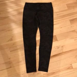 Lululemon camo wunder under